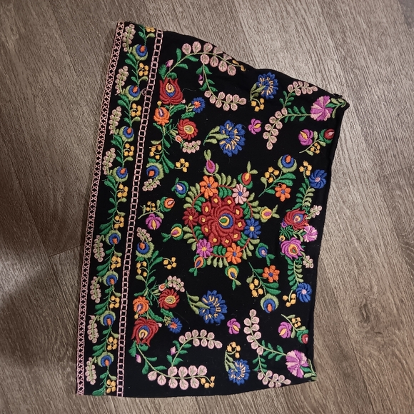 Zara Black Floral Embroidered Mini Skirt - Picture 2 of 4